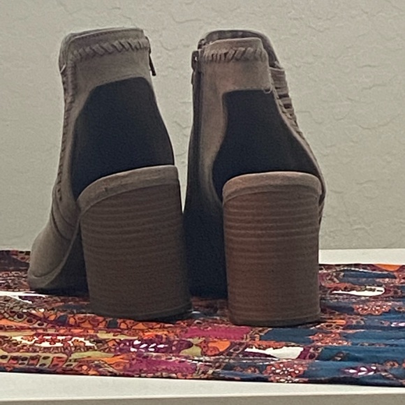 Ladies sz 10 tan Universal Thread Booties - Picture 3 of 3